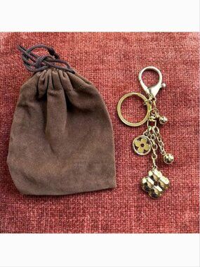 New CLOVER Bag Charm Gold Tone 🍀